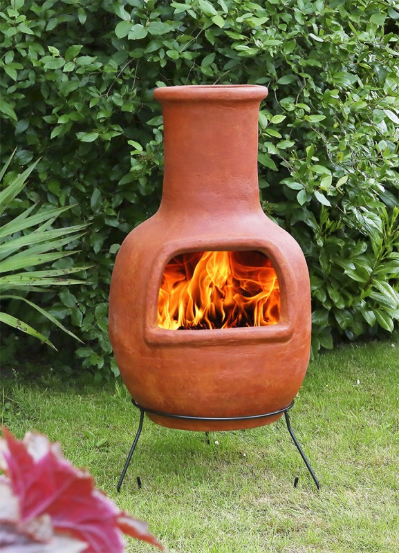 Großer, original mexikanischer Terrassenofen in einem warmen Terracotta ...